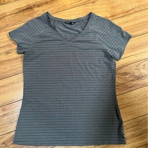 Toad& Co. V neck short sleeve shirt